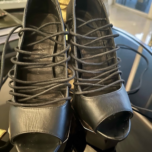 Excellent condition, black high heels - Picture 5 of 8
